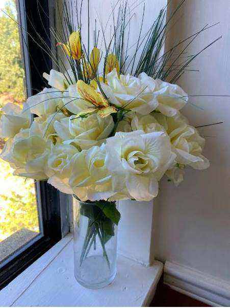 Elegant wreath with lilies